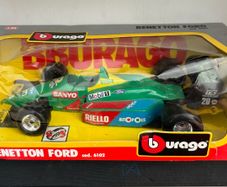 Burago Cod 6102 Die-cast 1:24 Scale Benetton Ford Racing Car
