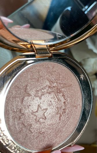 Charlotte Tilbury Glow Glide highlighter