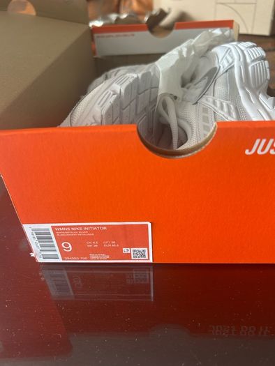 Nike Initiator - White/Metallic Silver - unused