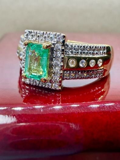 Emerald & Natural Zircon Ring