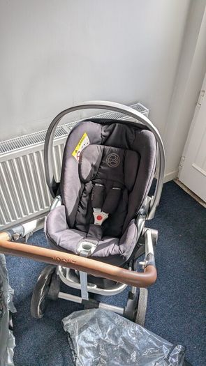 Joolz Hub travel system with Cybex Cloud infant car seat