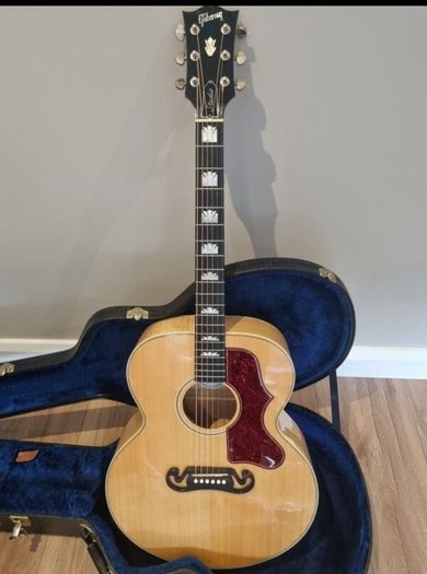 Gibson SJ200