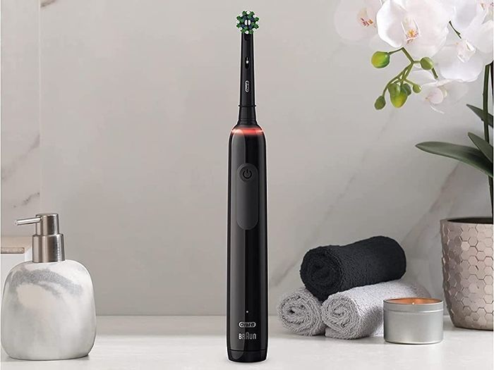 Oral-B Pro 3 Electric Toothbrush with Smart Pressure Sensor, 1 Cross Action Toothbrush Head & Mondrian Travel Case, 3 Modes with Teeth Whitening, Gifts for Men/Women, 2 Pin UK Plug (FREE SHIPPING)