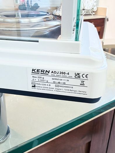 KERN ADJ 200-4 Analytical balance weighing scale