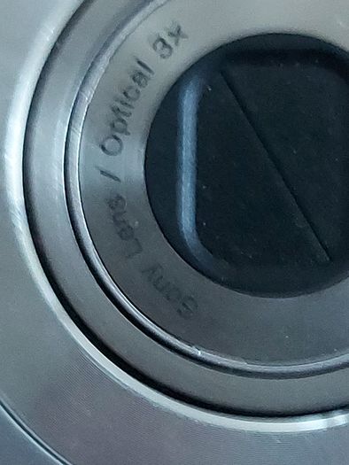 Sony Cyber-Shot Model DSC-S650, 7.2 Megapixels, Takes 2 x AA Baterys, in excellent working and cosmetic condition