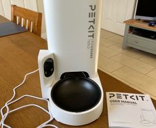 Automatic Cat Feeder with camera & app
