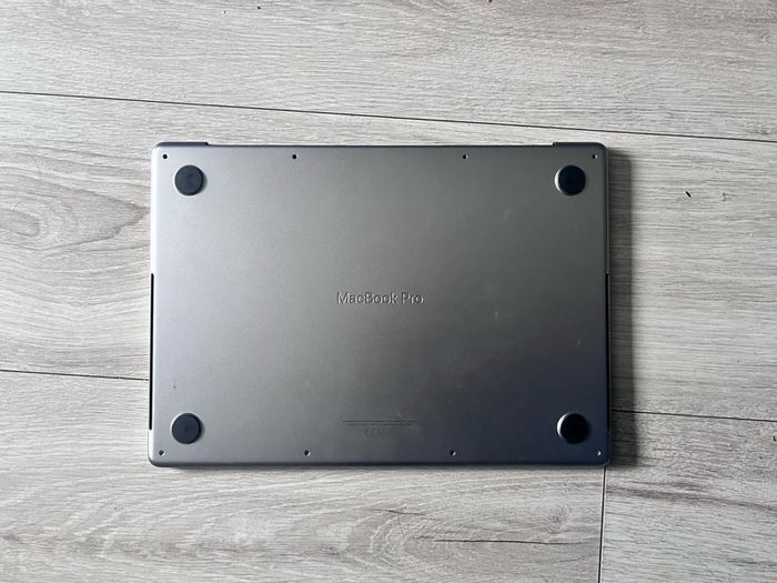 Macbook Pro M1 14" needs screen