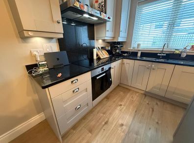 Complete Kitchen with Quartz Worktops & all appliances