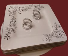 4 x Laurie Gates Xmas Plates & Macy's Pewter Napkin Rings x 4