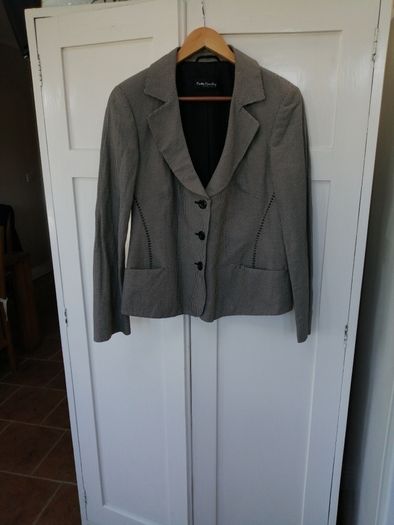 Betty Barclay Black/White very small check Jkt. Size 18