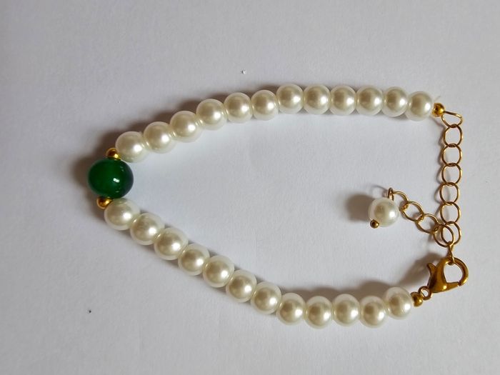Brand New Pearl-Style Bracelet