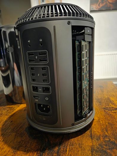 Apple Mac Pro 6.1 Xeon E5 2667 8Core 64GB RAM D700 X2