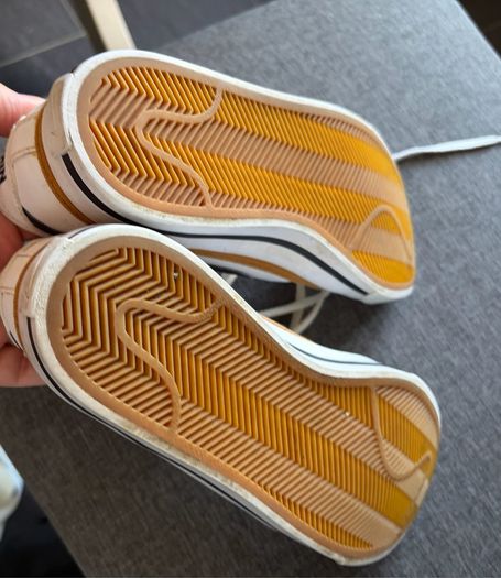 Boys/Girls trainers Nike and flip flops Havaianas size UK 4/4.5