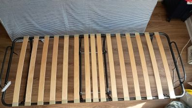 Foldable bed frame
