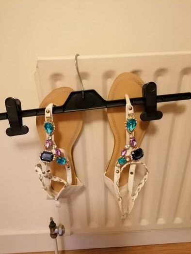Women's White Jewelled Summer White Sandals NEW Toe Post SIZE 40