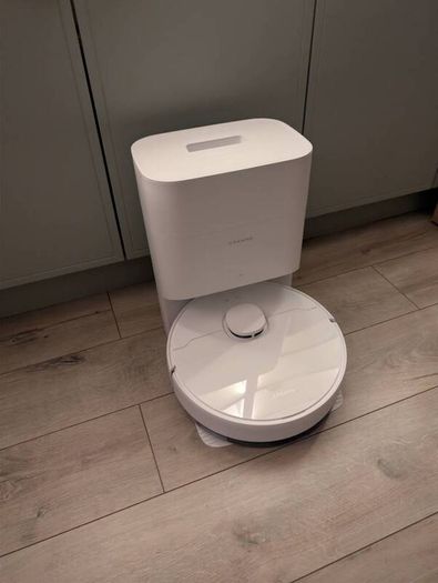 Dreame D10 plus ( quick sell ) robot hoover