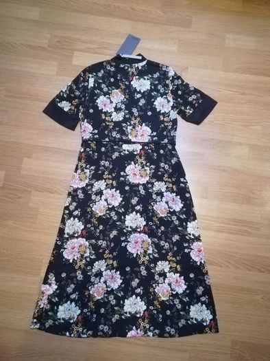 Brand new Vero Moda elegant floral dress
