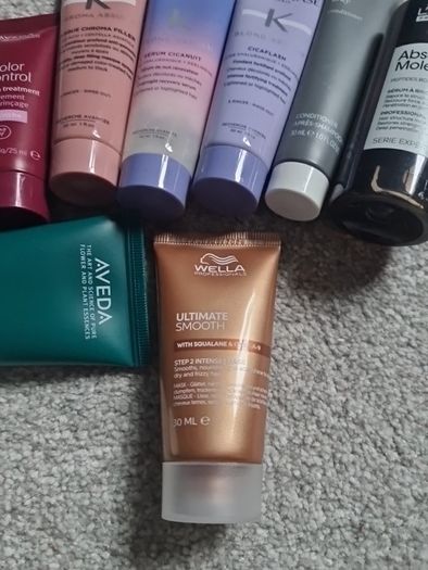 travel size Kerastase Resistance, including the Bain Force Architecte shampoo and Masque Force Architecte reconstructing mask and Ciment Thermique 50ml