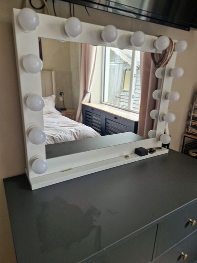 Hollywood vanity mirror
