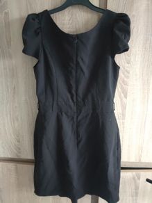 A wear black dress size xs s