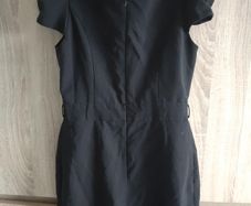 A wear black dress size xs s