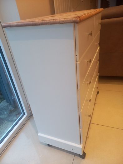 chest of drawers