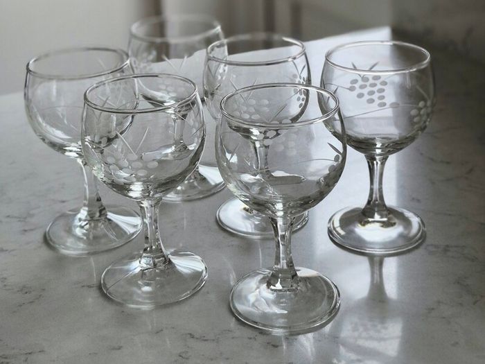 6 Small Wine Glasses