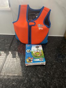 Swim vest and swim ring
