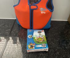 Swim vest and swim ring