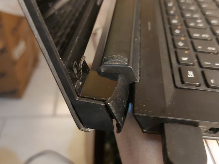 Lenovo 15.6 inch Laptop, Intel Core i3-4010U CPU, 1.7GHz, 4GB Ram, 250GB HDD, Windows 10, Microsoft Edge, Chrome and VLC