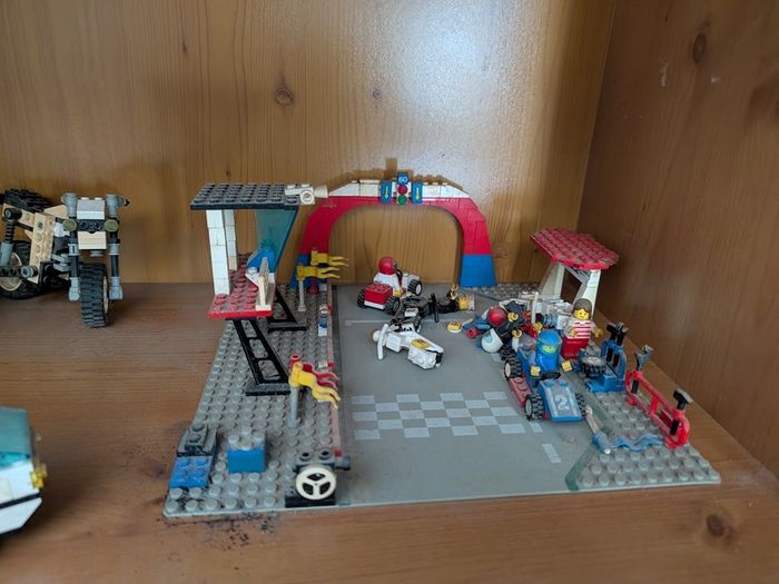 Vintage LEGO Collection - Pirates, Police, Town & Racing