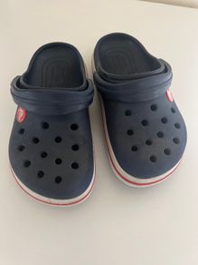 kid crocs size C11 / 28-29