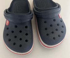 kid crocs size C11 / 28-29