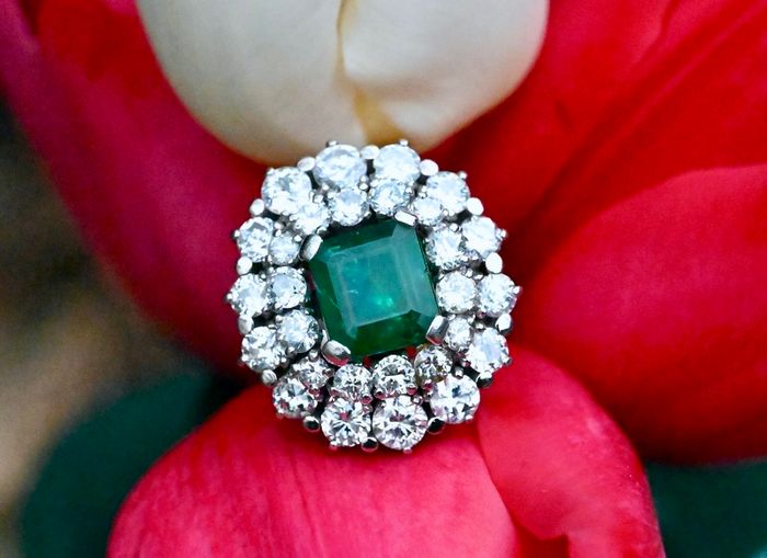 Vintage 1960s Emerald & Diamond Cluster Ring - 18ct