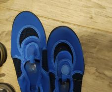 size 13 aqua shoes