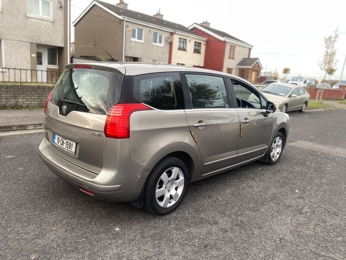 2010 Peugeot 5008