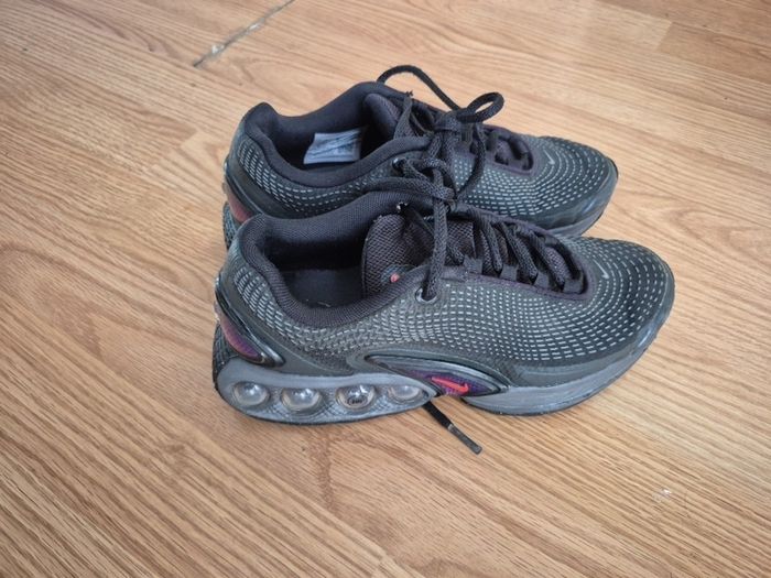 Nike trainers size 3 black and pink
