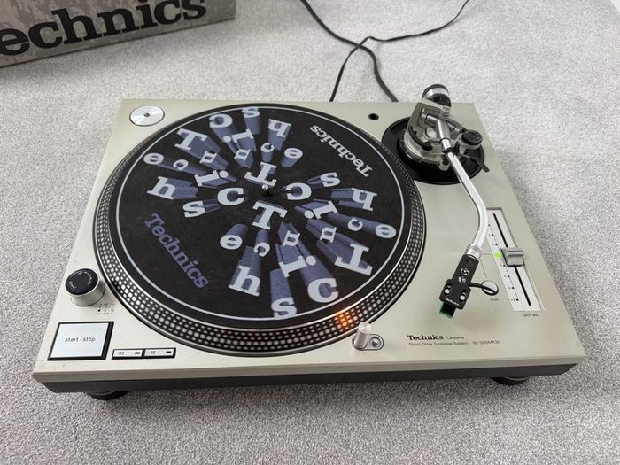 Technics SL1200 mk3Ds
