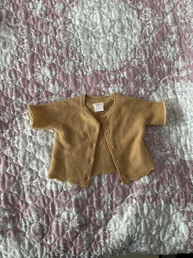 Baby girl wardrobe outfits 0-3 m snow onesies babygrows vests tops dresses hats blankie