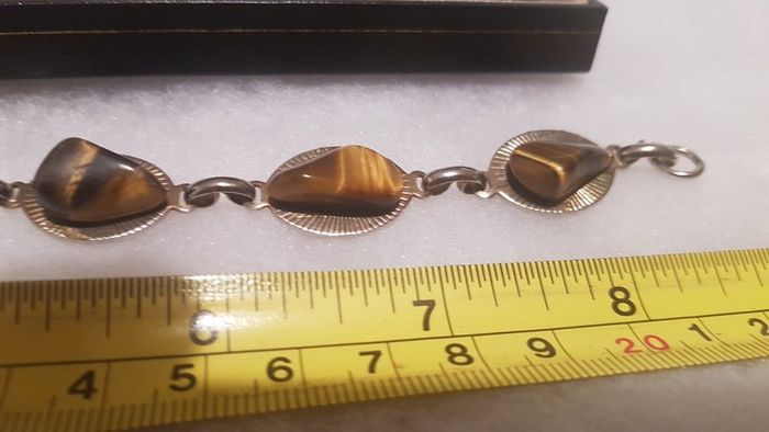 tiger eye bracelet,,good condition,buyer collects or pays postage, thank you, take as is,see pictures for condition