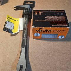 Stanley 10" Claw Bar & Box of 16 gauge 45mm Brad Nails