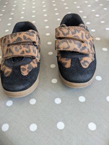 Child's shoes