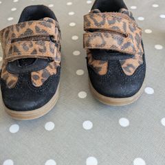 Child's shoes