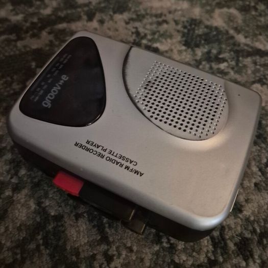 Groove Walkman AM/FM Radio Recorder Cassette Player
