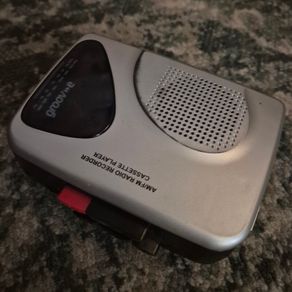 Groove Walkman AM/FM Radio Recorder Cassette Player