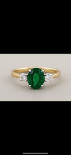 Bespoke Natural and lab grown diamond rings.