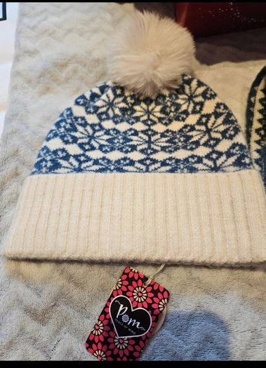 Scandi Style Hat and scarf set brand new
