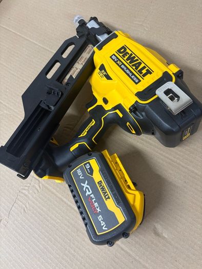 Dewalt New model nailer / 9ah both like new