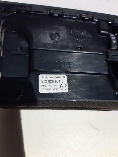 Audi A4 B8 2008-2012 Rhd Center Dashboard Air Vent 8t2820951b