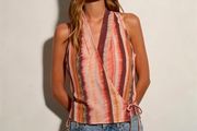 S Size Sleeveless V-neck Top with Side Tie Waist Detail, Effortlessly Flattering the Figure. Suitable for Daily Spring and Summer Commutes, Seaside Vacations, Music Festival Outings, and Beach Trips; Also Perfect for Dates, Dinners, Nighttime Outings